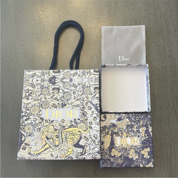 ✨ Dior ✨ Gold Letter Pendant Necklace - Picture 6 of 7